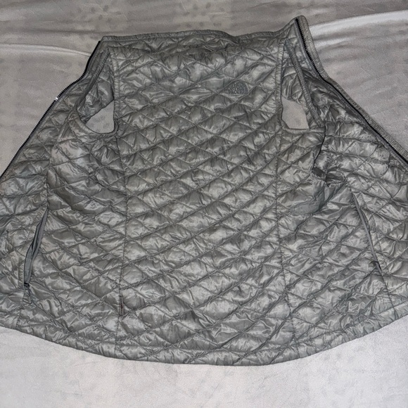The North Face Gray Quilted Vest - Picture 6 of 6